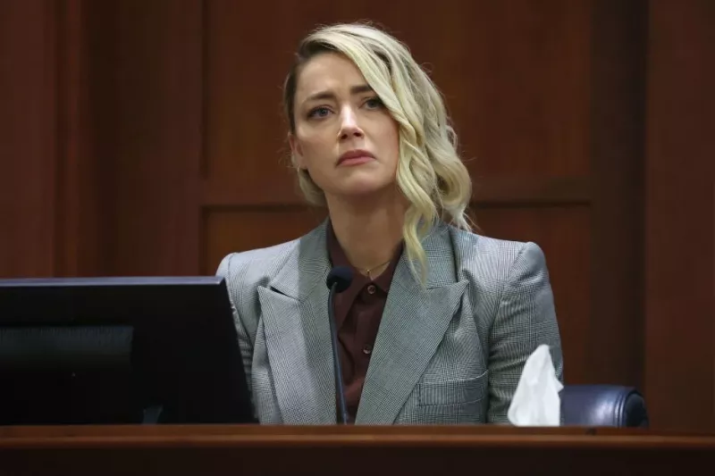 Amber Heard engagiert einen weiteren Anwalt, um sich vor einem möglichen Bankrott zu retten, und setzt Versicherungsunternehmen unter Druck, Johnny Depp 10 Millionen Dollar zu zahlen