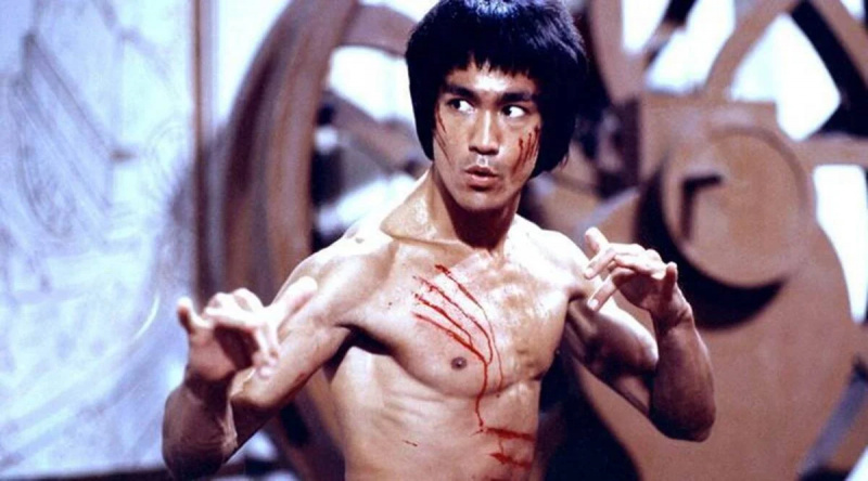 Was ist Hyponatriämie? Berichten zufolge ist die Kung-Fu-Legende Bruce Lee gestorben, weil er viel zu viel Wasser getrunken hatte, wodurch sein Gehirn auf tödliche Mengen anschwoll