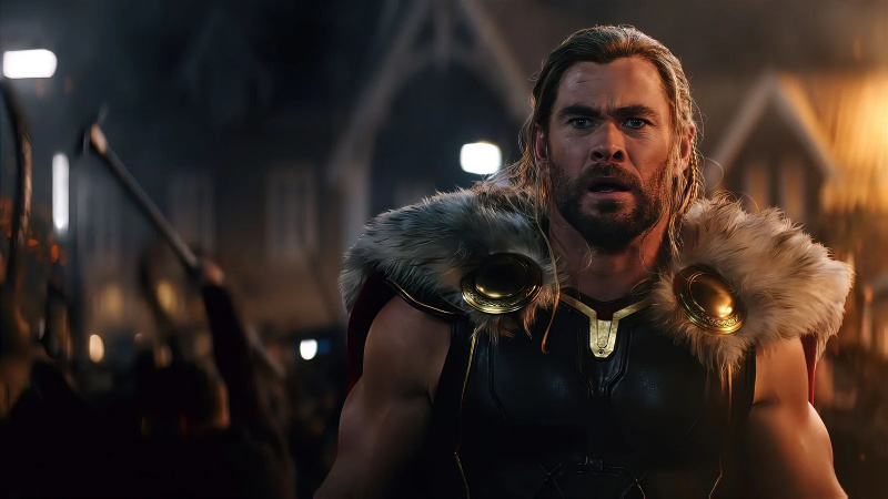   Chris Hemsworth în rolul lui Thor în Thor: Love and Thunder (2022).