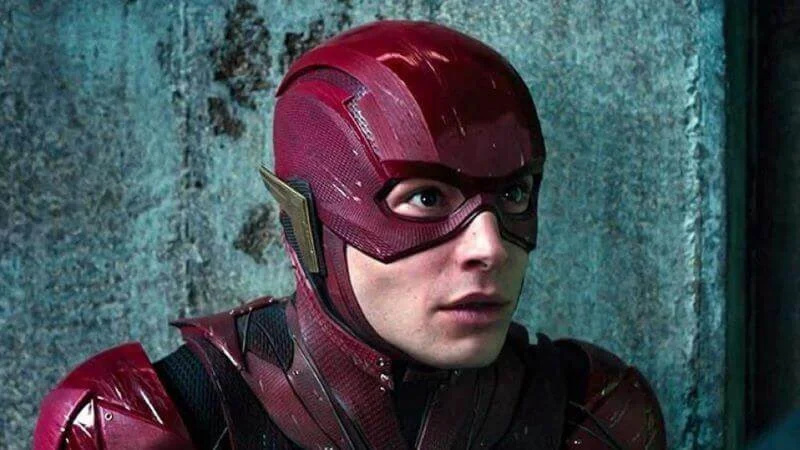   Ezra Miller dans le rôle du Flash