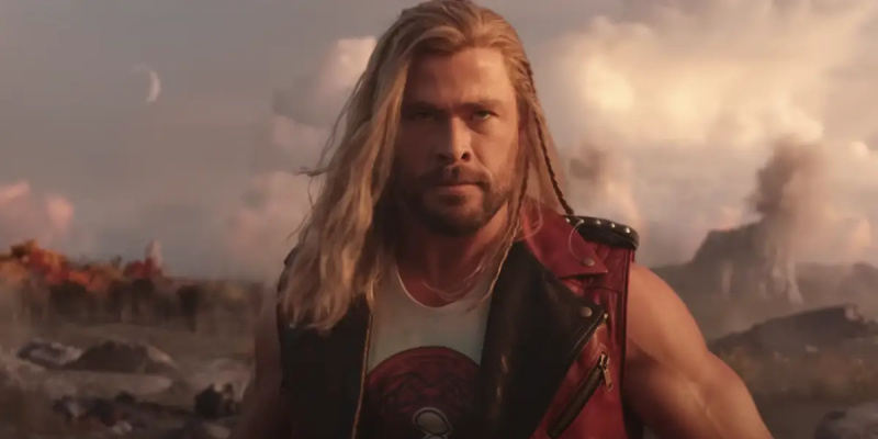 “Tieši tāpēc tas bija tik kaislīgi”: patiesais iemesls, kāpēc Kriss Hemsvorts nenoskūpstīja Natāliju Portmeni filmā Thor: The Dark World