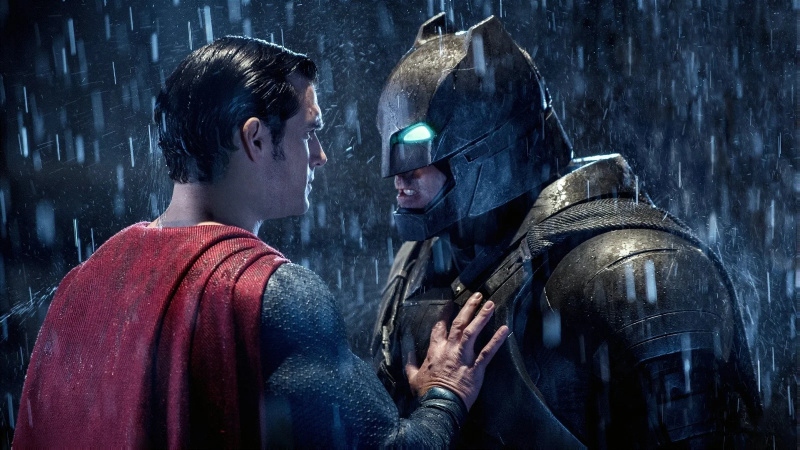   Henry Cavill als Superman und Ben Affleck als Batman in Batman V Superman: Dawn of Justice (2016).