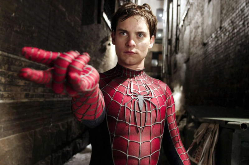 Tobey Maguire držao je svoju fobiju u tajnosti dok je snimao Spider-Mana, izgubio je crnu svjetlost i nakon toga se umalo teško ozlijedio