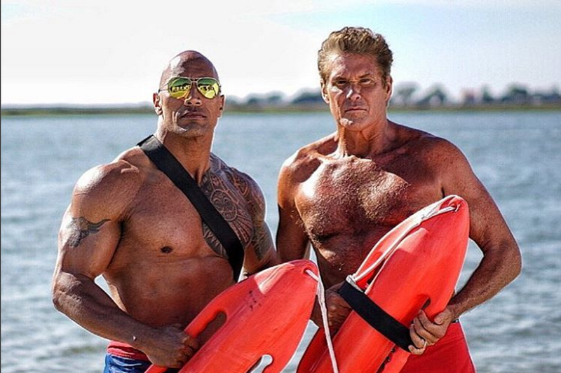 David Hasselhoff visita il set di Baywatch, il primo film interamente adattato dalle foto di Instagram