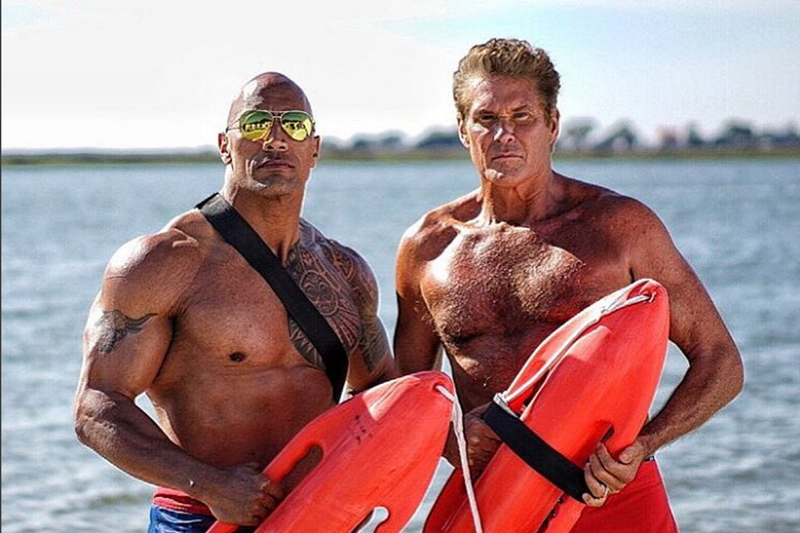 David Hasselhoff besøger sættet af Baywatch, den første film, der er tilpasset helt fra Instagram-billeder