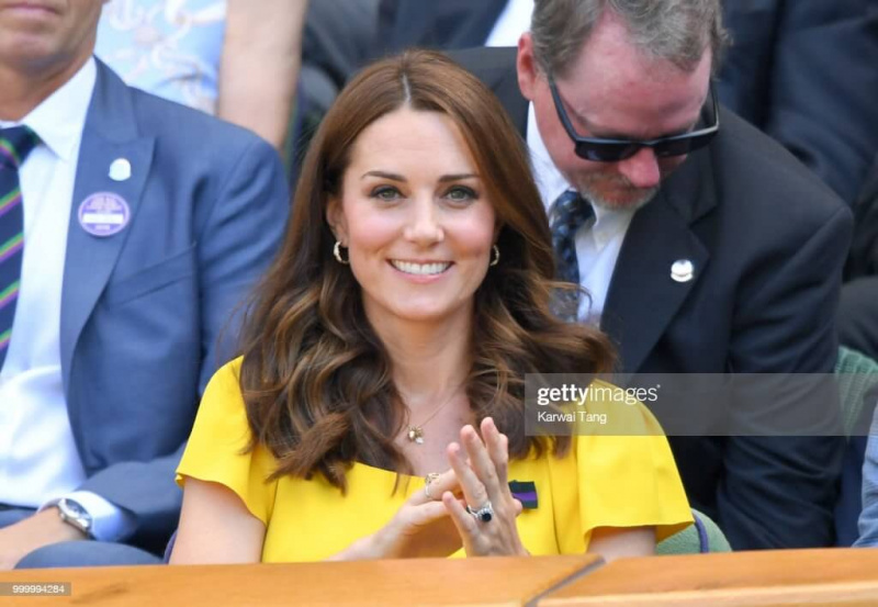 'Našo Nizozemko je dobil na nišanu': preveč zaščitniški britanski oboževalci ne morejo ostati mirni po ponovni združitvi Toma Cruisa in Kate Middleton v Wimbledonu
