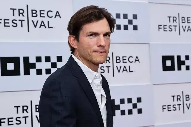 'J'aurais une liaison avec elle': Ashton Kutcher révèle les conseils de Mila Kunis après son moment embarrassant avec sa co-star Reese Witherspoon