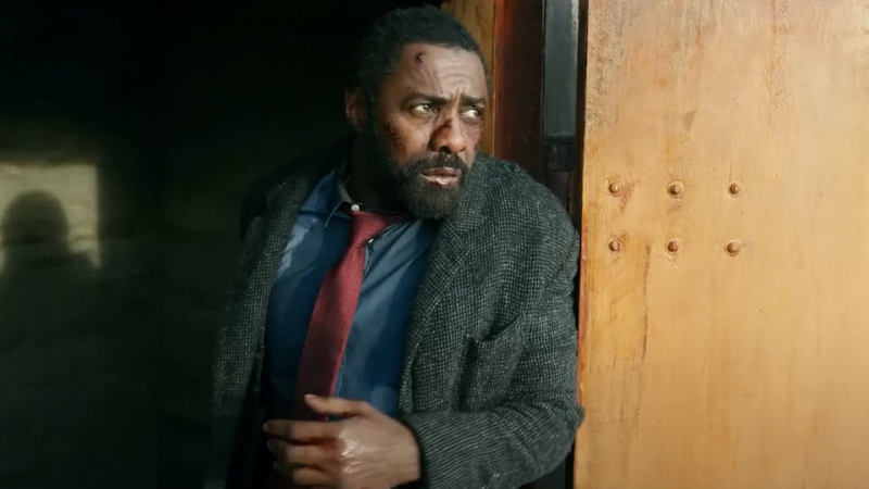   Idriss Elba filmā Luters: kritusī saule
