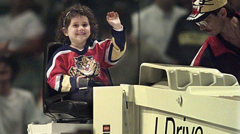 30 dejstev o slavnih, ki bodo spremenila vaš pogled nanje Ariani Grande se je dvakrat, ko je bila stara 5 let, zataknila za hokejski plošček