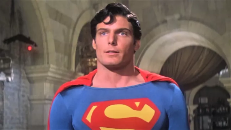 'Enten har han en stor, eller så har han ingenting!': Superman Execs krevde en spesiell drakt for å vise Christopher Reeves Superhuman Elements