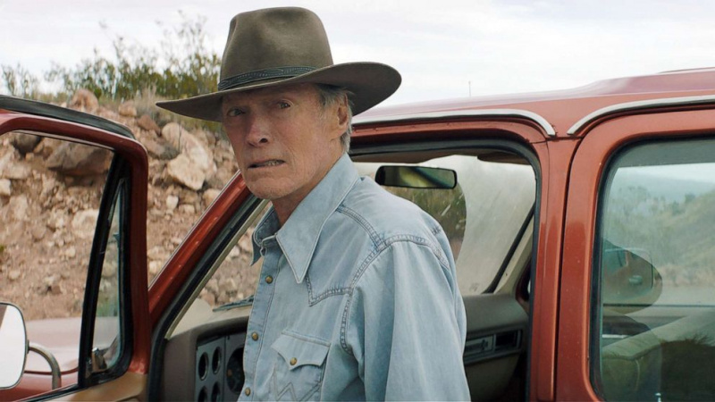 คุณจะไม่เชื่อว่า Clint Eastwood ทำรายได้ได้มากขนาดไหนก่อนที่เขาจะได้รับบทนำครั้งแรกในภาพยนตร์