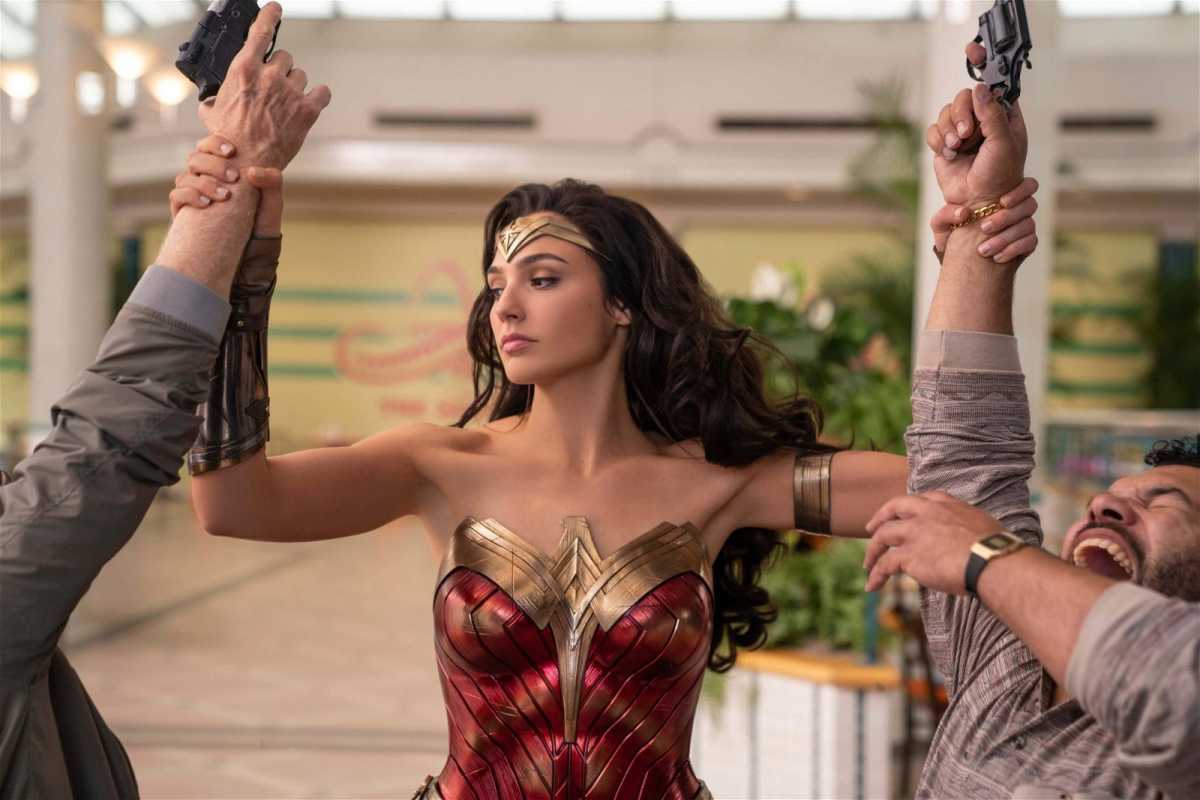 DCUs Wonder Woman Gal Gadot føler, hun har sin dobbeltgænger i Hollywood, og det er 'Fifty Shades of Grey'-skuespilleren Jamie Dornans ekskæreste