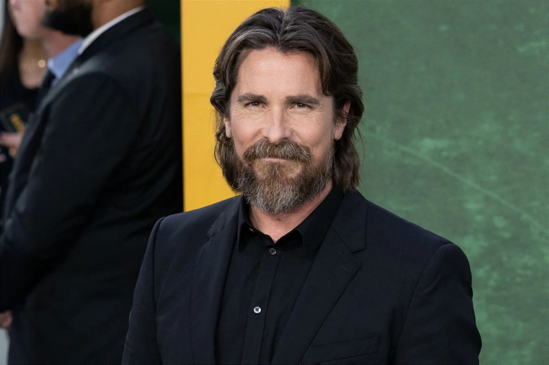 „Das Herz ist enorm belastet“: Die Stiefmutter von Christian Bale, die Leonardo DiCaprio davon überzeugte, „American Psycho“ abzulehnen, macht sich aus schockierendem Grund Sorgen um den Batman-Star