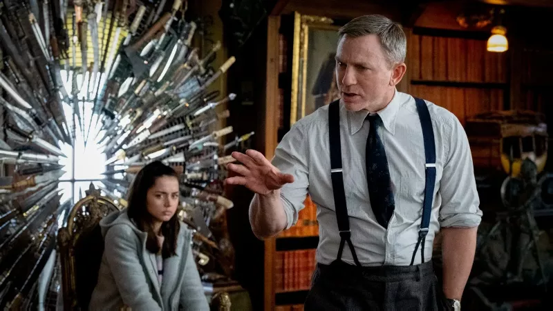   Daniel Craig și Ana de Armas în Knives Out (2019).