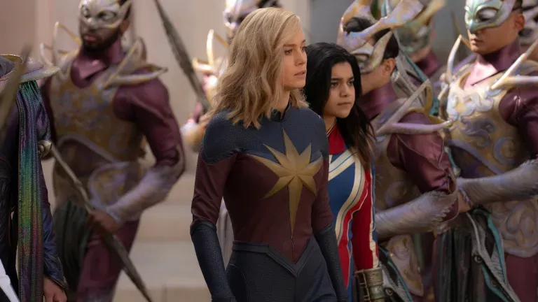   Brie Larson a Iman Vellani v zábere z The Marvels