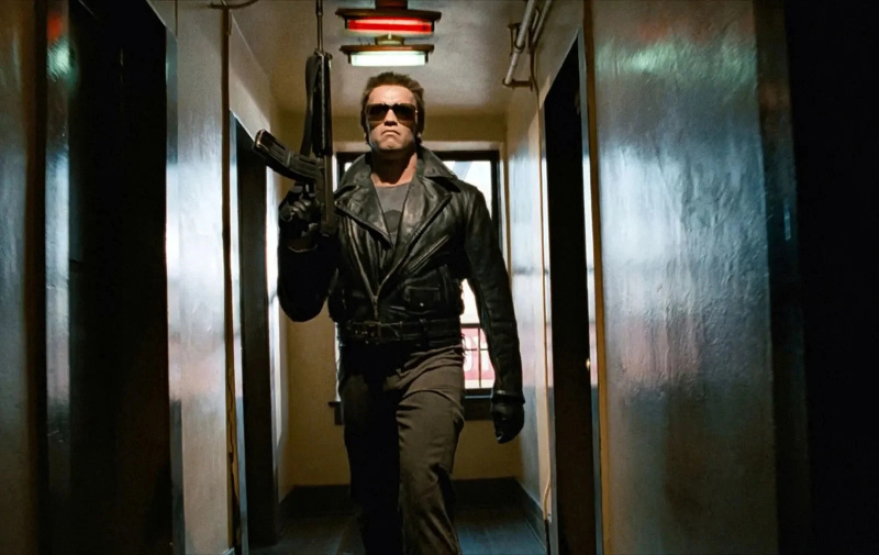 James Cameron annyira magabiztos volt a Terminátor sikere után, hogy több mint 6,4 millió dollárt költött a Just Terminator 2 nyitósorozatára – többet, mint a Terminator 1 teljes költségvetése