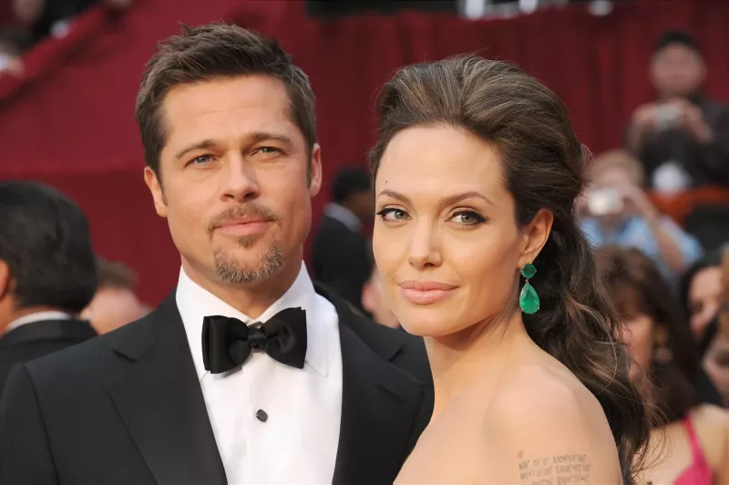   Анджелина Джоли и Брад Пит са обявени за необвързани от 2019 г.