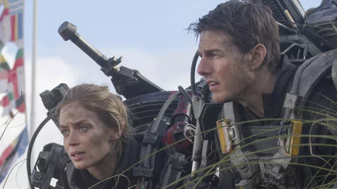   Tom Cruise a Emily Blunt vo filme Edge of Tomorrow