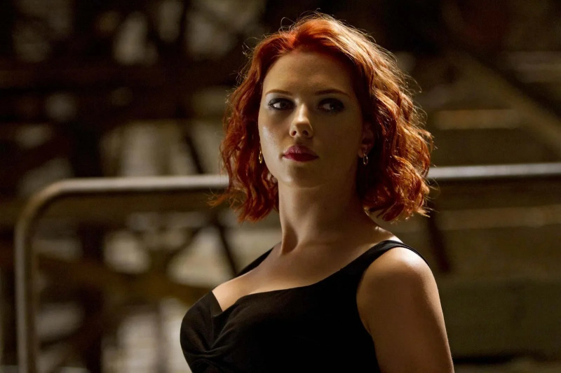   Scarlett Johansson เป็น Natasha Romanoff