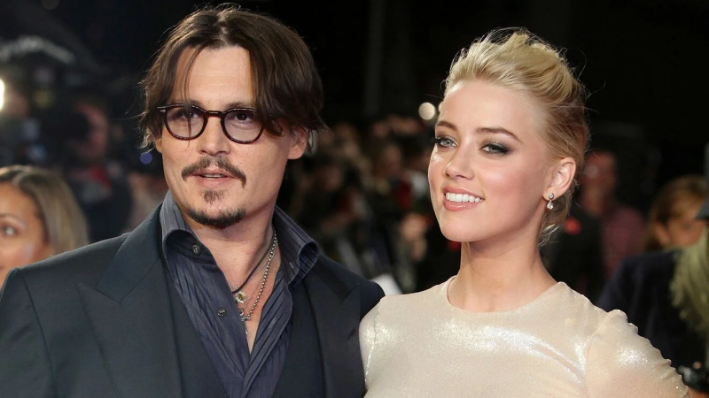 Amber Heard는 Johnny Depp의 손가락을 절단하여 Depp이 엄청난 $ 40M에 호주 주택 (발생한 곳)을 판매함에 따라 유용합니다.