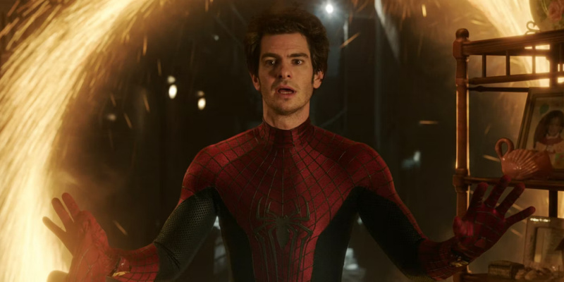   Andrew Garfield Peter Parker szerepében a Spider-Man: No Way Home (2021) című filmben.