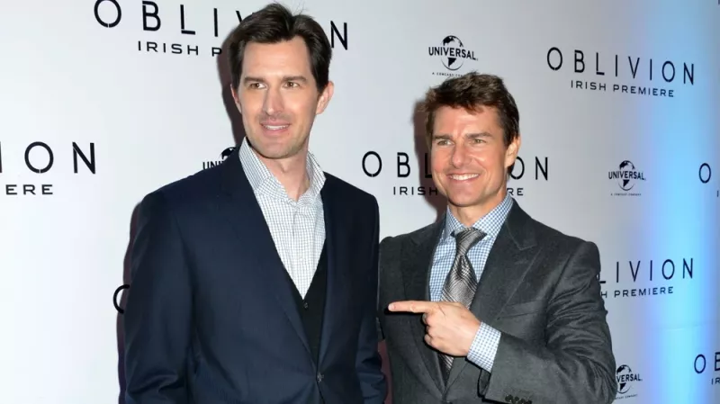   Ο Joseph Kosinski με τον Tom Cruise