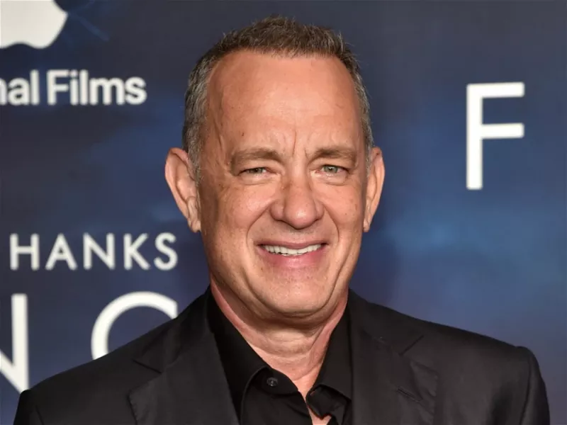 Tom Hanks je sovražil genialno idejo režiserja Forresta Gumpa, da bi ga rešil pred izčrpanostjo, obžaloval jo je po drugi osvojitvi oskarja: 'Lahko samo verjameš'