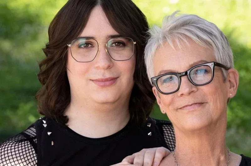 „Je to, ako keby sme sa nepoučili z fašizmu“: Hviezda Halloween Ends Jamie Lee Curtis prirovnáva diskrimináciu Trans dcéry k „vyhladzovaniu ľudských bytostí“