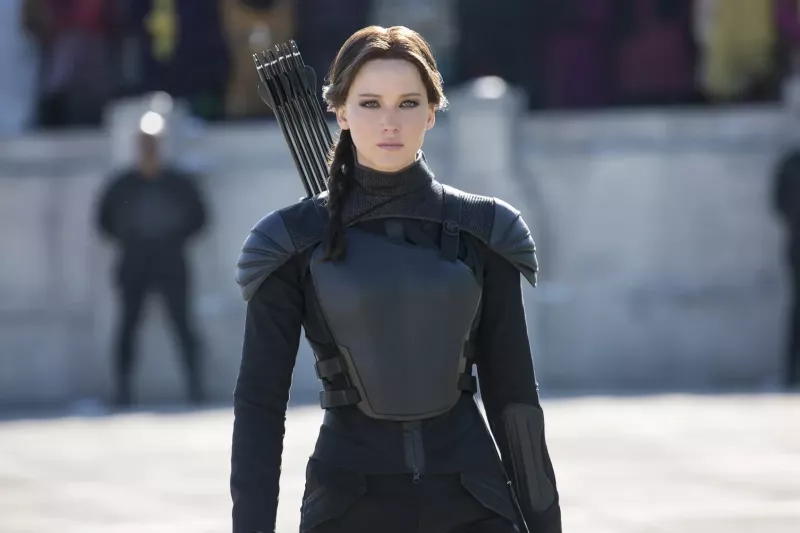   جينيفر لورانس في صورة ثابتة من سلسلة ألعاب Hunger Games