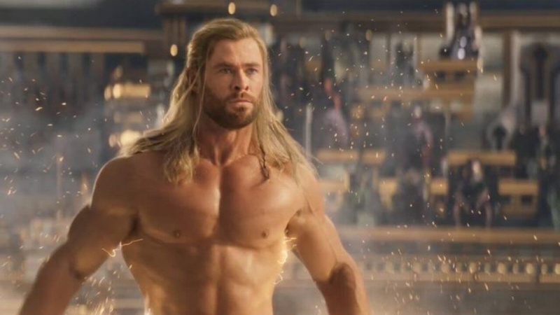  Naked Thor 장면은 Taika Waititi도 밀었습니다.