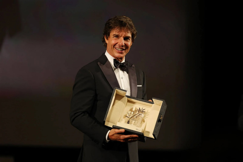   Том Круз получава почетната палма d'Or at Cannes '22