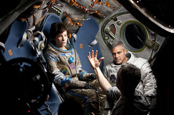   Sandra Bullock e George Clooney nos bastidores de Gravidade
