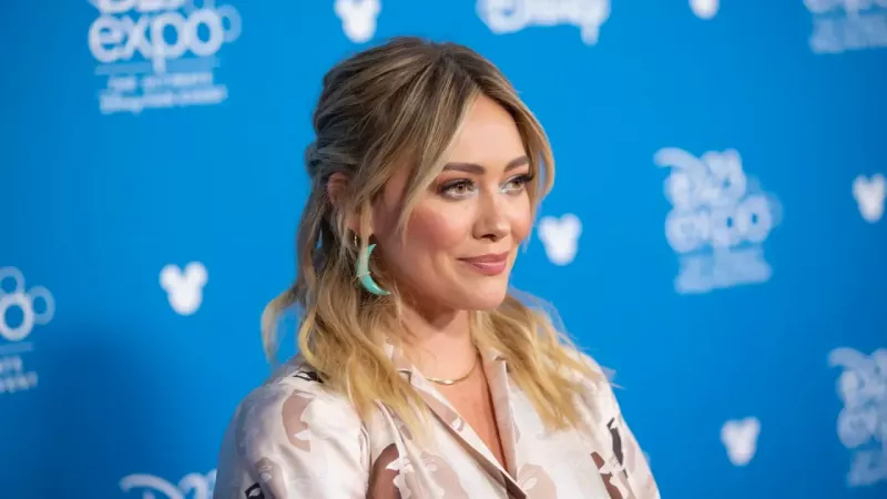 Berichten zufolge ist Hilary Duff offen für eine Rückkehr zu einem reiferen Lizzie McGuire-Reboot und einer Erweiterung der Kult-Klassiker-Disney-Serie