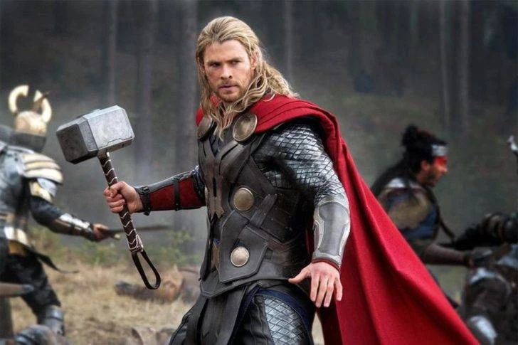   Chris Hemsworth kot Thor
