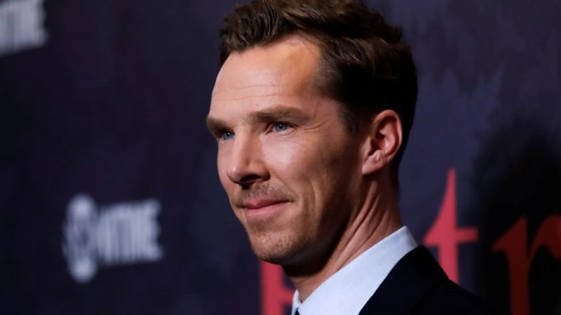 „Kažkas tikrai įsižeidė, kad Vakarai taip vaizduojami“: Benedictas Cumberbatchas pažemino „Marvel“ žvaigždę Samas Elliottas už „Anti-Gy Rant“