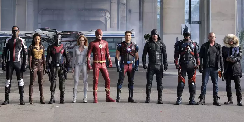 Arrowverse – das wertvollste TV-Superhelden-Franchise – steckt in Schwierigkeiten, nachdem Nexstar The CW übernommen hat, und deutet an, dass es die ganze Sache aufgeben wird