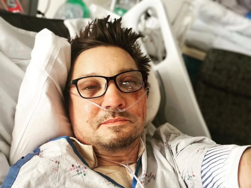 „Ich bin jetzt zu durcheinander, um zu tippen“: Avengers-Star Jeremy Renner teilt Update zu tödlichem Unfall nach Operation