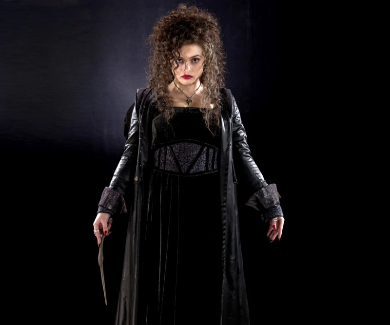   Helena Bonham Carter como Bellatrix Lestrange en la franquicia de Harry Potter.