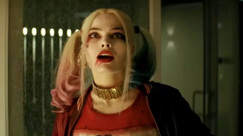   Margot Robbie como Harley Quinn