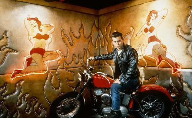   Johnny Depp Harley med Harley Davidson
