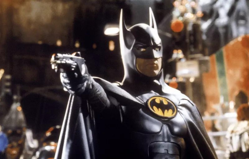   Michael Keaton in en als Tim Burton's Batman