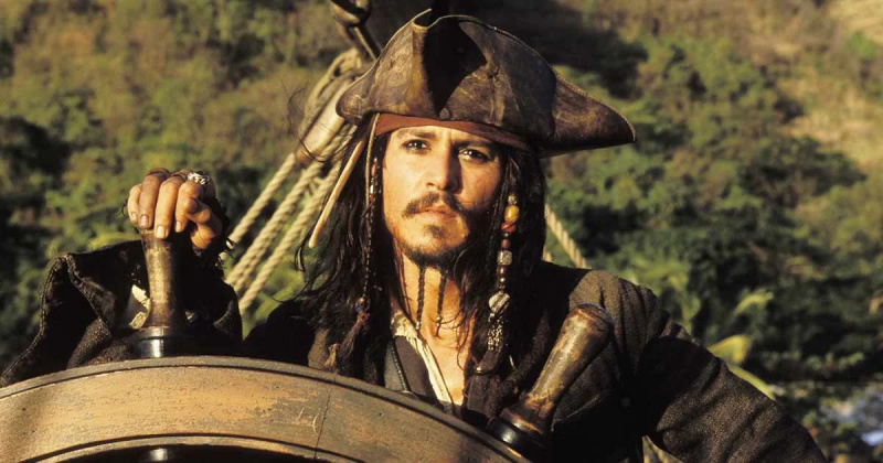 Pēc tam, kad viņš bija publiski pazemojis, pirātu producents vēlas, lai Džonijs Deps atgrieztos Džeka Zvirbules lomā: “Es domāju, ka Džonijs ir īsts draugs un pārsteidzošs mākslinieks”