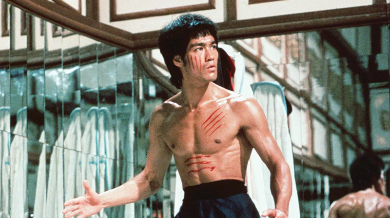 “Estaba bebiendo sangre de res”: la obsesión de Bruce Lee con Arnold Schwarzenegger asustó a su amigo James Coburn