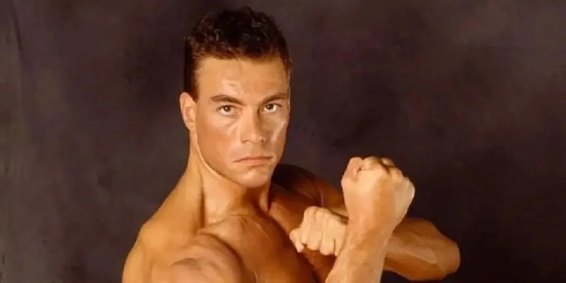 Sylvester Stallones Ex-Frau rief die Polizei wegen Jean-Claude Van Damme, als dieser in das Haus von Rambo Star einbrach, „um mit ihm Karate zu spielen“