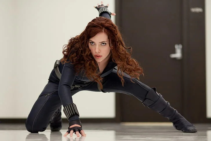   Scarlett Johansson ในบท Black Widow ใน Iron Man 2
