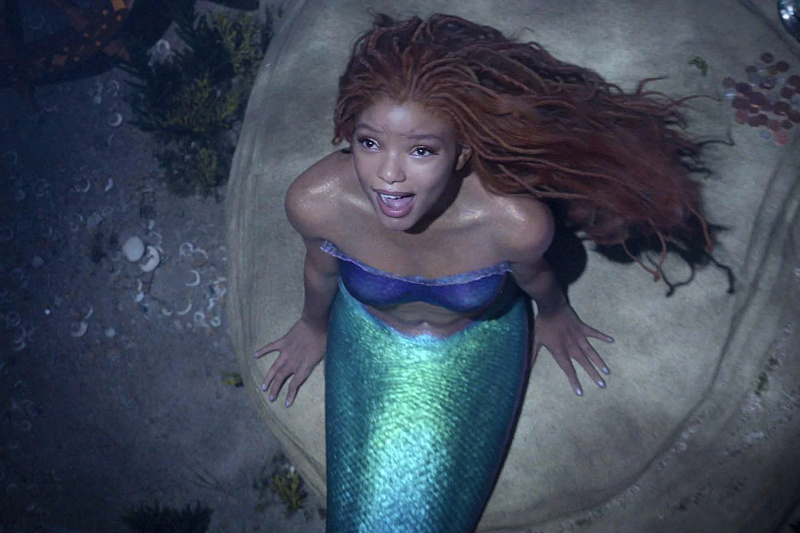The Little Mermaid는 Daveed Diggs의 Sebastian과 Awkwafina의 Scuttle이 수행하는 랩 장면을 특징으로 합니다.