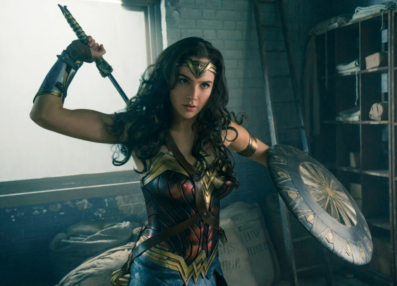 Internets ir šokēts, apzinoties, ka Gala Gadota nekad nav bijusi tajā slavenajā Shazam 2 Wonder Woman ainā: “Daudz lētāk izmantot stendu”