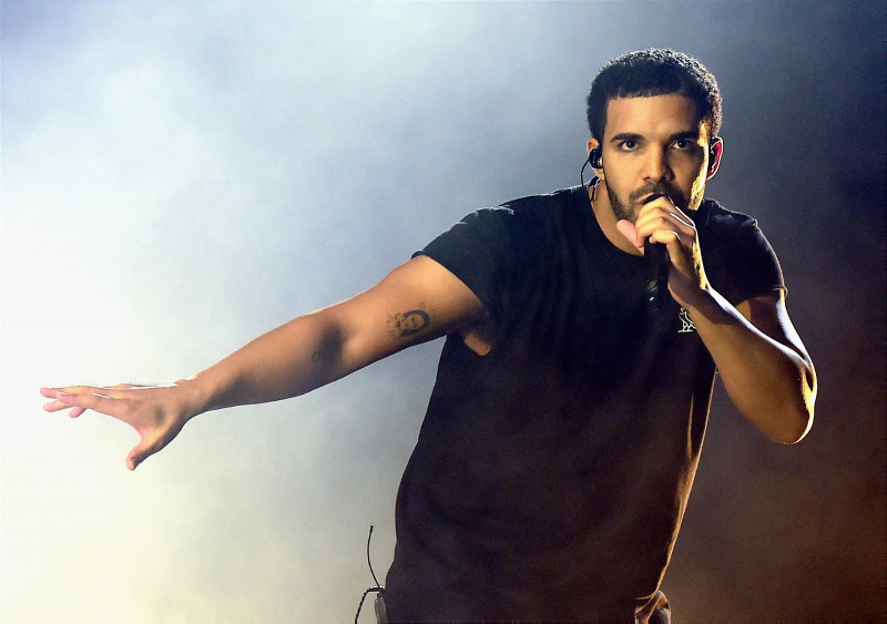 El rapero rico de $ 260 millones Drake pierde $ 2 millones en 25 minutos después de una gran sorpresa en el Madison Square Garden
