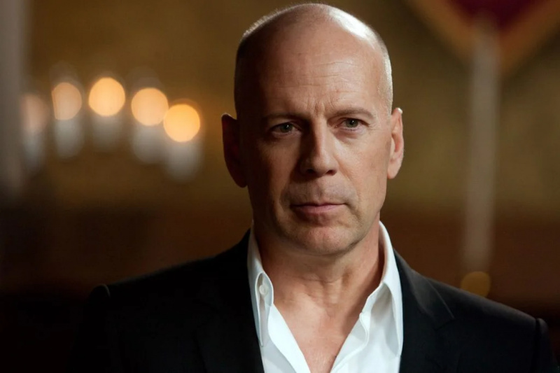 'Povedal som nie': Bruce Willis nechcel pobozkať svoje červené 2 hviezdy bez toho, aby sa najprv opýtal svojej manželky Emmy Hemingovej