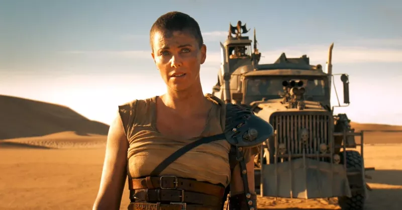   Charlize Theron em Mad Max: Estrada da Fúria (2015).